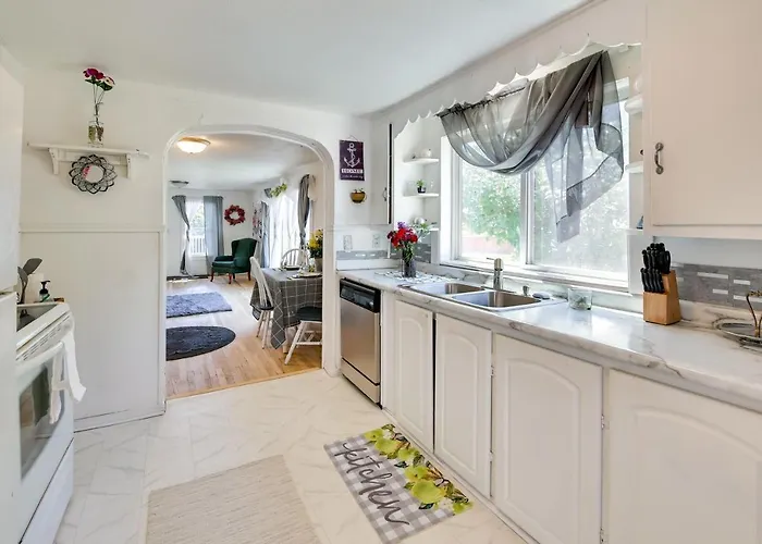Holiday home Adventure Base 1 Mi To Historic Downtown! *