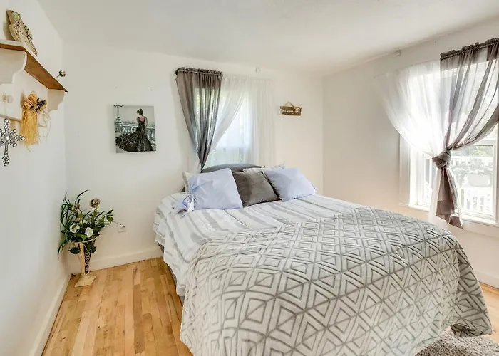 Adventure Base 1 Mi To Historic Downtown! Holiday home