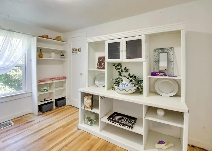Adventure Base 1 Mi To Historic Downtown! Holiday home