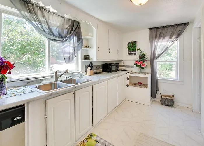 Holiday home Adventure Base 1 Mi To Historic Downtown!